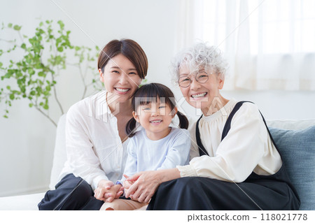 Smiling family looking at camera 118021778