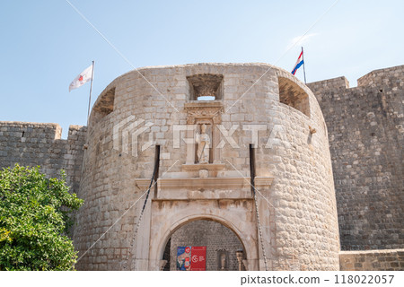 Medieval walls of the Old Walled City of Dubrovnik, UNESCO world heritage site at the Adriatic Sea in Croatia Medieval walls of the Old Walled City of Dubrovnik, UNESCO world heritage site at the Adriatic Sea in Croatia 118022057