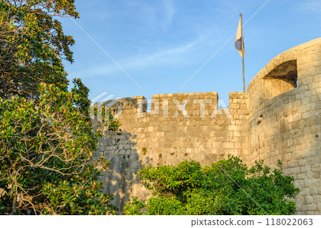 Medieval walls of the Old Walled City of Dubrovnik, UNESCO world heritage site at the Adriatic Sea in Croatia Medieval walls of the Old Walled City of Dubrovnik, UNESCO world heritage site at the Adriatic Sea in Croatia 118022063