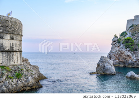 Medieval walls of the Old Walled City of Dubrovnik, UNESCO world heritage site at the Adriatic Sea in Croatia 118022069