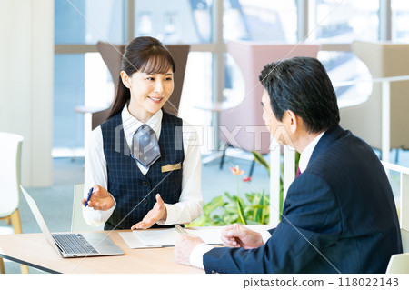 賣給老人的女商人攝影合作：電波學園教育法人、東京電子專校 118022143