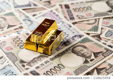 Image of new banknotes Gold bars 118023459