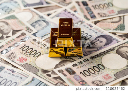 Image of new banknotes Gold bars 118023462