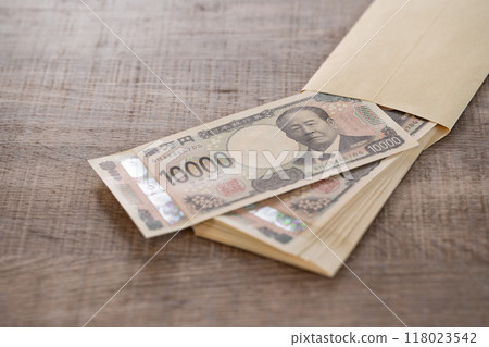 Image of new banknotes Envelope 118023542