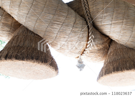 The large shimenawa at Izumo Taisha Shrine in Shimane Prefecture 118023637