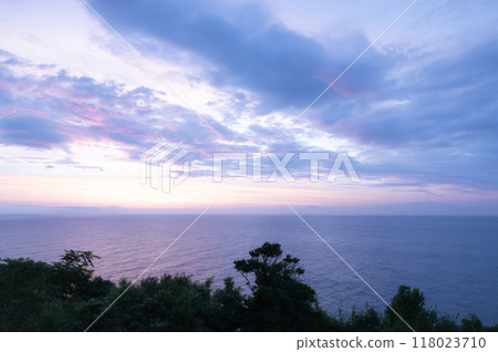 Beautifully burnt morning sky Beautifully burnt morning sky 118023710