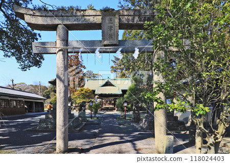 福岡縣直方市遠野市的近一神社鳥居和禮拜堂 福岡縣直方市遠野市的近一神社鳥居和禮拜堂 118024403