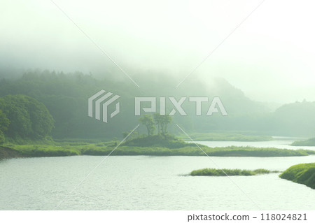 Scenery of the Shiribeshi Toshibetsu River in Imakane Town, Hokkaido Scenery of the Shiribeshi Toshibetsu River in Imakane Town, Hokkaido 118024821