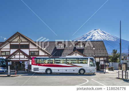 Fujikyuko Line, Kawaguchiko Station, bus rotary with a view of Mt. Fuji [Fujikawaguchiko Town, Yamanashi Prefecture] 118026776