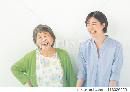 Grandma and grandson get along well Grandma and grandson get along well 118026953
