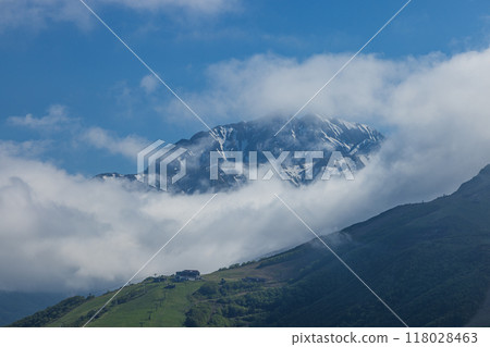 從位於日本長野縣北安郡白馬村白馬岩嶽山頂的白馬岩岳避暑山莊看到的北阿爾卑斯山 從位於日本長野縣北安郡白馬村白馬岩嶽山頂的白馬岩岳避暑山莊看到的北阿爾卑斯山 118028463