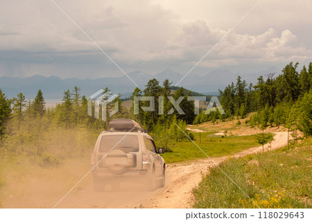 Japanese SUV on the road to the Khuvsgul lake in Mongolia 118029643