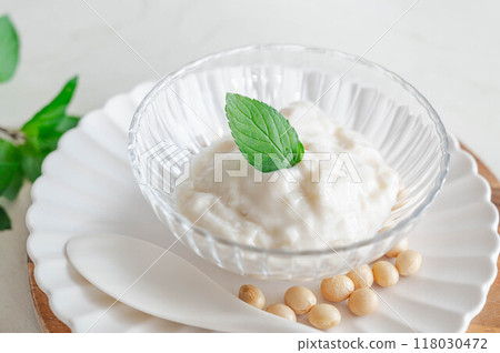 Soy milk yogurt 118030472