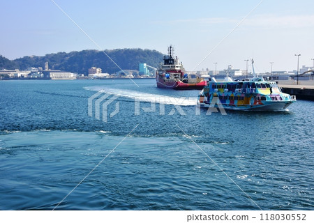 橫須賀市久里濱港和高速噴氣艇 橫須賀市久里濱港和高速噴氣艇 118030552