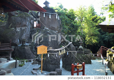 群馬縣前橋市下大谷町的育兒之神三安神社在朝陽下熠熠生輝 群馬縣前橋市下大谷町的育兒之神三安神社在朝陽下熠熠生輝 118032131