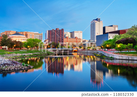 Rochester, Minnesota, USA Cityscape on the Zumbro River 118032330