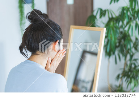 照鏡子的女人 118032774