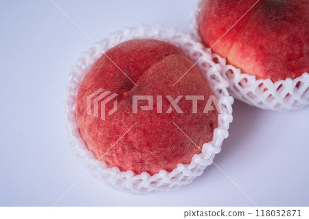 peach peach 118032871