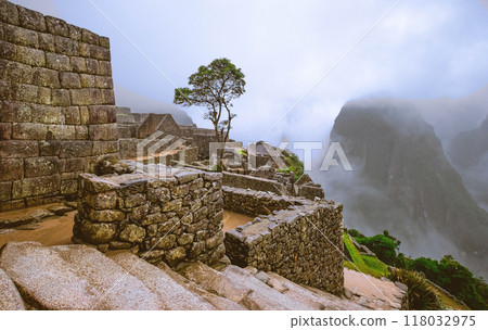Machupicchu temple landscape 118032975