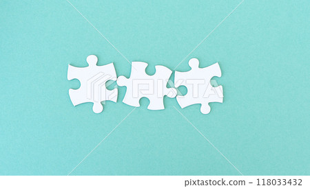 Jigsaw puzzle pieces in row 118033432
