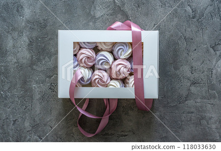 Marshmallows packed into gift box 118033630