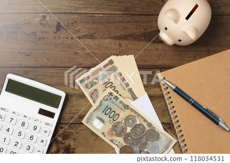 New 100,000 yen bill with notes and savings 118034531