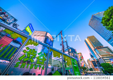 日本東京城市景觀新生的澀谷區公共吸煙區(澀谷十字路口前)= 9月4日 日本東京城市景觀新生的澀谷區公共吸煙區(澀谷十字路口前)= 9月4日 118034561