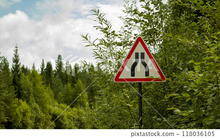 road signs warning of narrowing of the road, on a dirt road road signs warning of narrowing of the road, on a dirt road 118036105