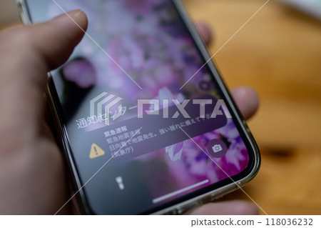 Emergency alert received on smartphone Emergency earthquake alert notification Emergency alert received on smartphone Emergency earthquake alert notification 118036232