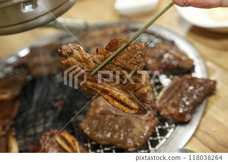 Korean bbq. LA marinated beef ribs 118038264