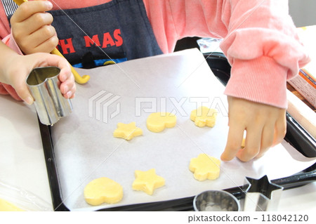 孩子們做餅乾 118042120
