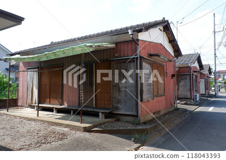 abandoned rented house abandoned rented house 118043393