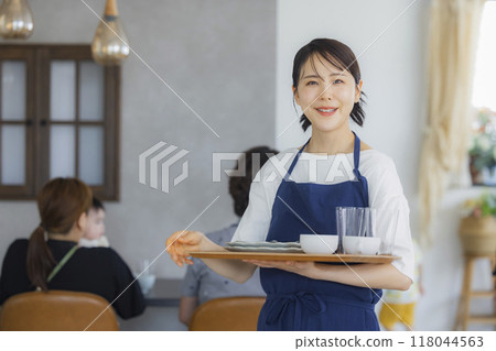 咖啡廳工作人員指導 咖啡廳工作人員指導 118044563