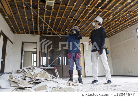 Interior demolition site, renovation, remodeling 118044677