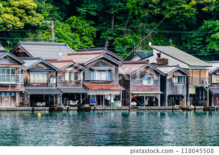 Boathouses in Ine, Kyoto: A group of boathouses lined up along the coast Boathouses in Ine, Kyoto: A group of boathouses lined up along the coast 118045508
