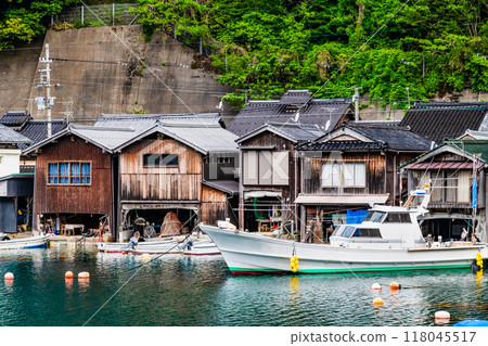 Boathouses in Ine, Kyoto: A group of boathouses lined up along the coast 118045517