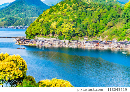 Boathouses in Ine, Kyoto: A group of boathouses lined up along the coast Boathouses in Ine, Kyoto: A group of boathouses lined up along the coast 118045519