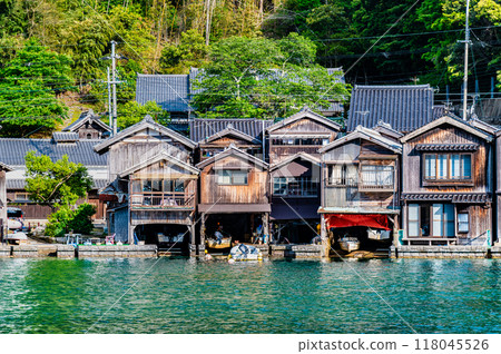 Boathouses in Ine, Kyoto: A group of boathouses lined up along the coast Boathouses in Ine, Kyoto: A group of boathouses lined up along the coast 118045526