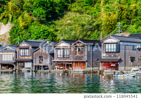 京都伊根市的船屋 - 沿著海岸排列的船屋群 118045541