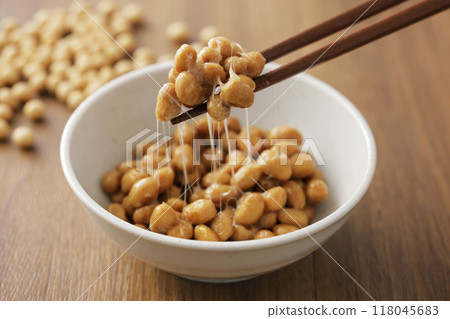 A scene of picking up natto with chopsticks A scene of picking up natto with chopsticks 118045683