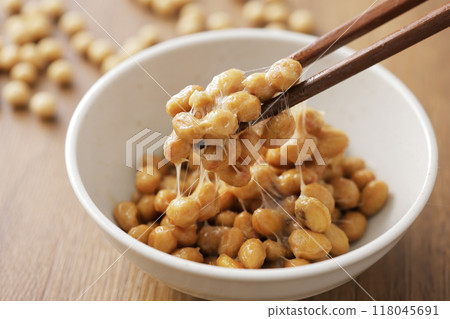 用筷子夾納豆的場景 118045691