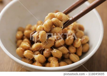 A scene of picking up natto with chopsticks A scene of picking up natto with chopsticks 118045695
