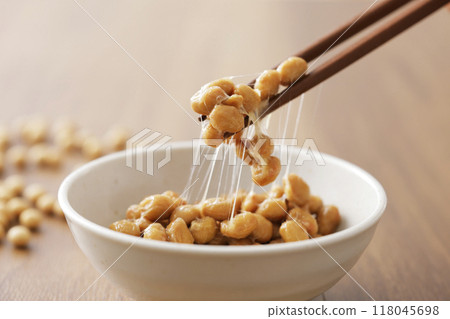 用筷子夾納豆的場景 118045698