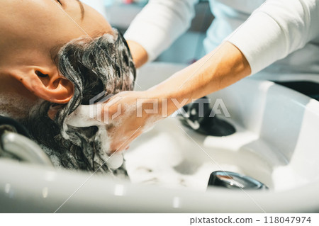 洗髮精 人 人物 118047974