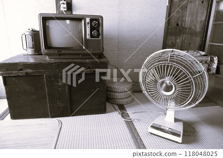 A nostalgic monochrome scene with Showa retro appliances 118048025