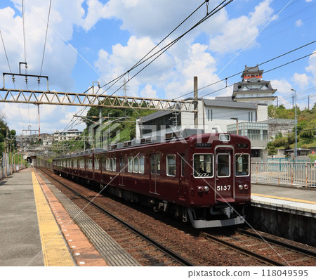 Nose Electric Railway 5100 series train stopping at Ichinotorii Station Nose Electric Railway 5100 series train stopping at Ichinotorii Station 118049595
