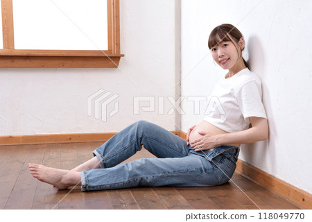 Young pregnant woman 118049770