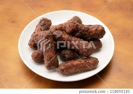 盤子裡的紅糖花林糖 118050195