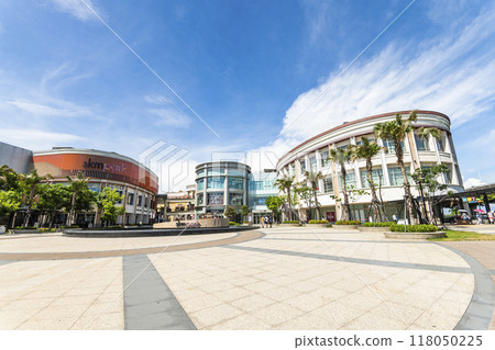 Panoramic view of SKM Park Outlets Kaohsiung, Taiwan. It is a brand-new type of compound lifestyle outlet of Shin Kong Mitsukoshi. Panoramic view of SKM Park Outlets Kaohsiung, Taiwan. It is a brand-new type of compound lifestyle outlet of Shin Kong Mitsukoshi. 118050225