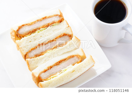 鮮嫩多汁的菲力牛排三明治，味道濃鬱，還有現煮的咖啡。 118051146